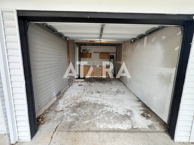 Building Photo - 3213 Rushton Ln