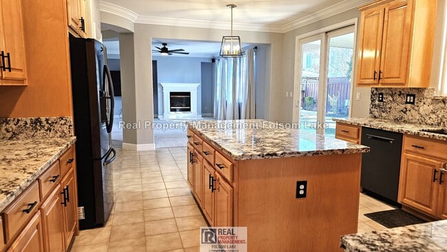 Building Photo - 5 Bedroom Carmichael Home + Large Bonus Room | 3-Car Garage & RV/Boat Parking