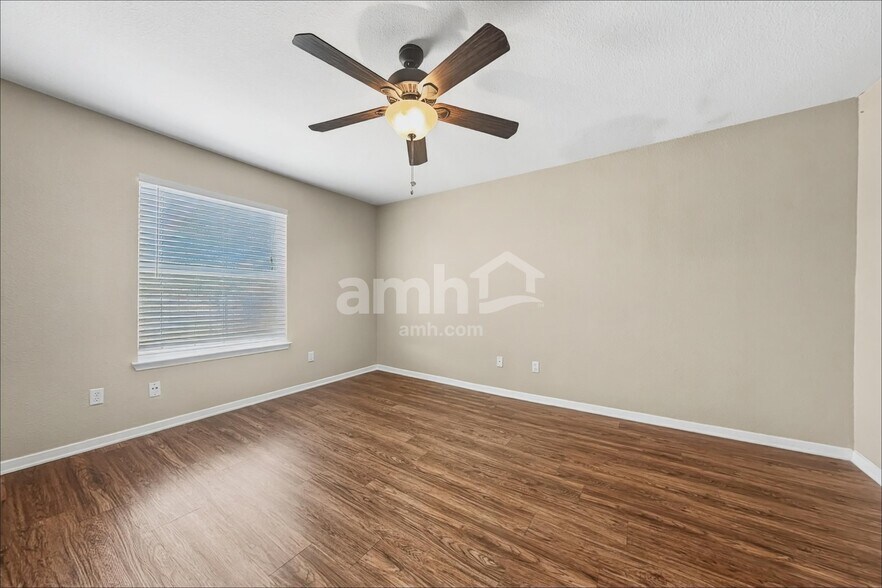 Building Photo - 1325 Misty Dr