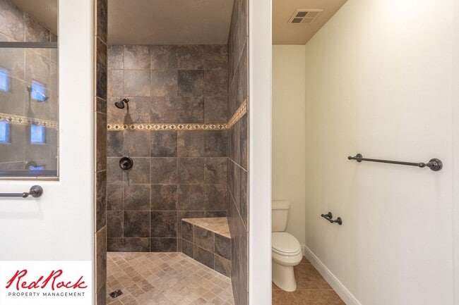 Building Photo - Remarkable 3 Bedroom Condo Next to Sunbroo...