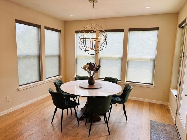 Building Photo - Charming Custom Camas Home in Gated Community