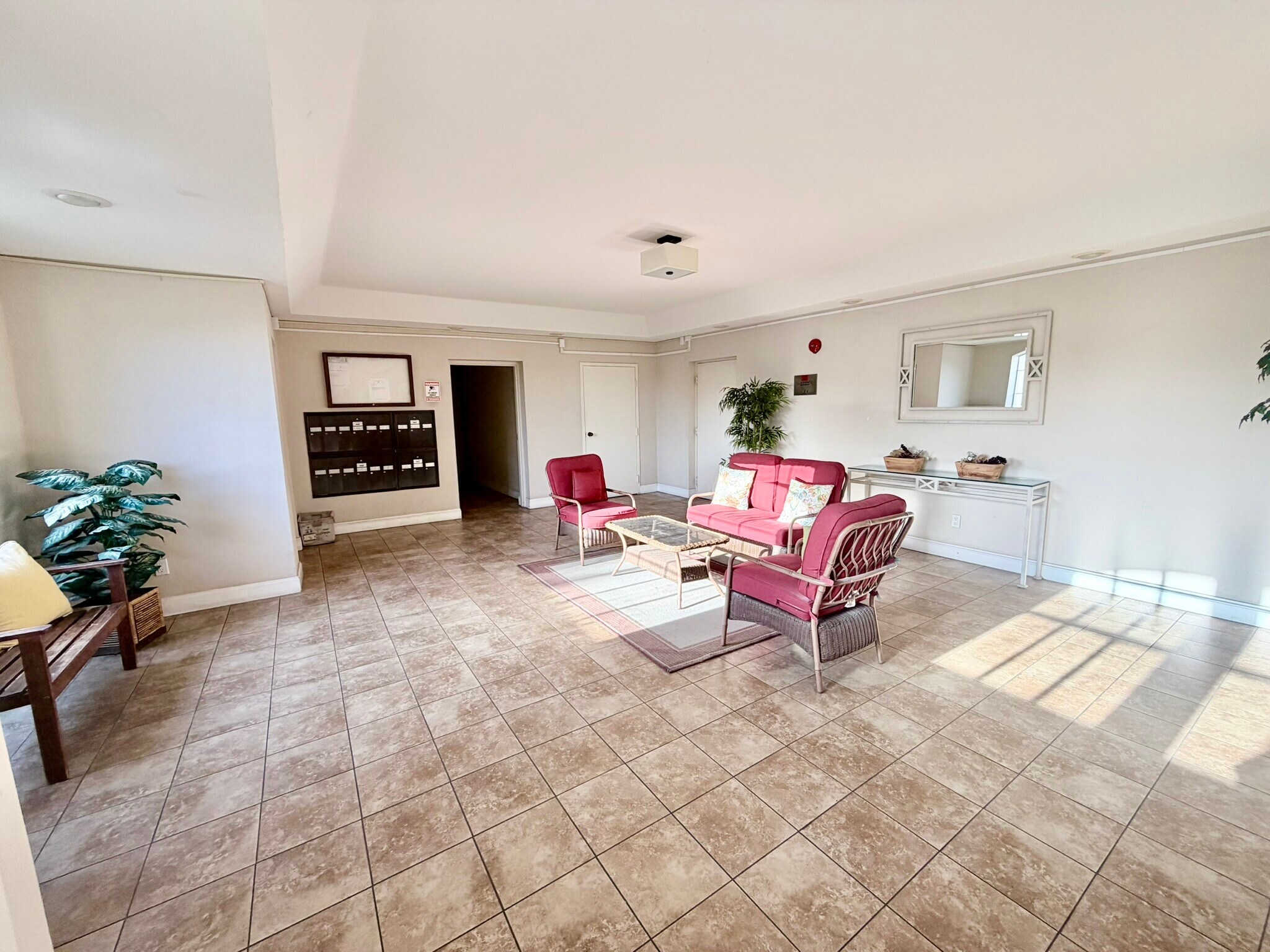 Building Photo - 1430 Colby Ave