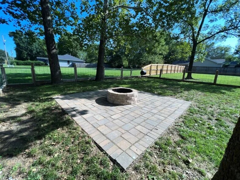 Built-in Fire Pit and Patio - 2002 E Huntsville Rd