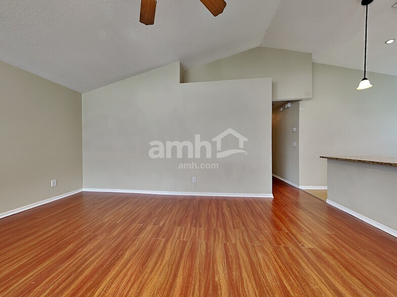 Building Photo - 517 Summer Sails Dr