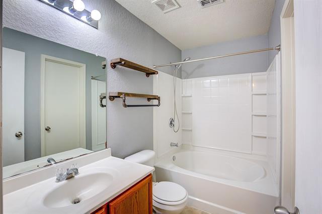 Building Photo - 705 Poncho Ln