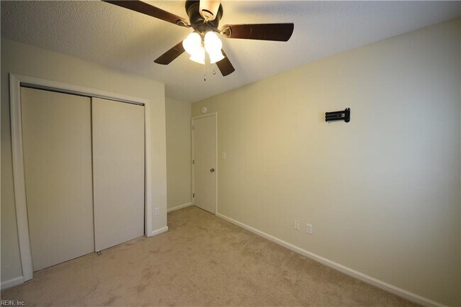 Building Photo - 1549 River Creek Crescent