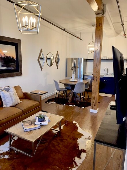 Building Photo - The Remington Bristol