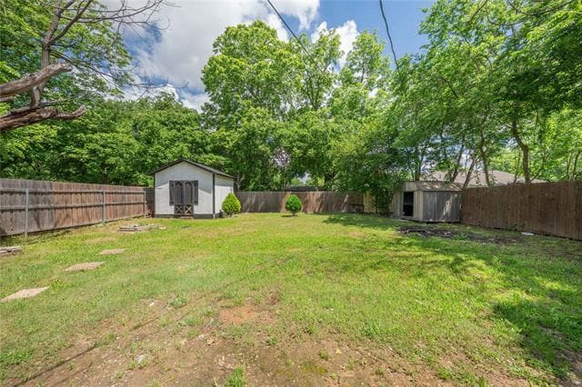 Building Photo - 1209 E Lovers Ln