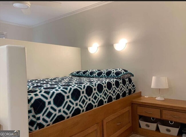 Building Photo - 655 E Campus Rd