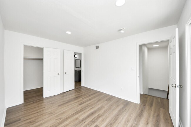 Building Photo - 12068 Beechnut St
