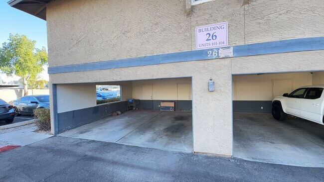 Building Photo - 2 Bedroom 1 Bath Condo in Desirable Chandl...