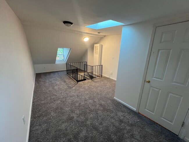 Building Photo - 1011 Hollins St