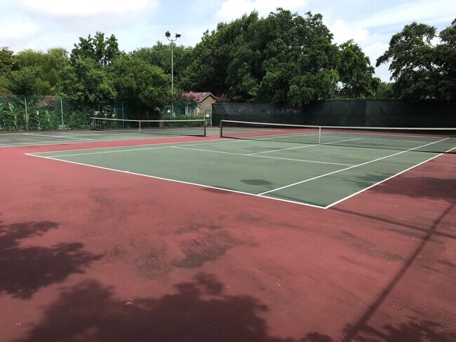 Building Photo - 10051 Westpark Dr