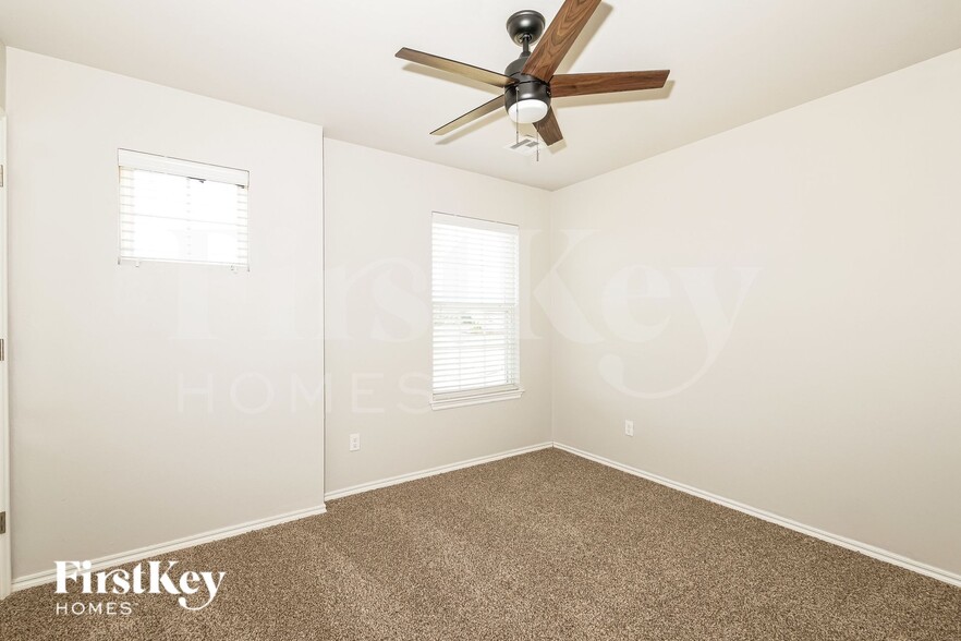 Building Photo - 7212 Meadow Lake Dr