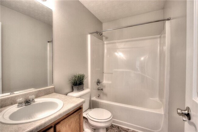 Building Photo - 178 Colton Dr