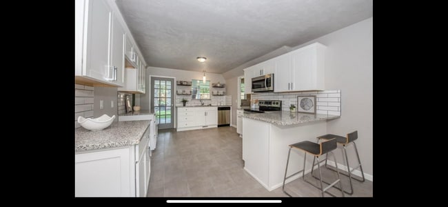 Building Photo - True 4 bed in Edmond Schools, all the mode...