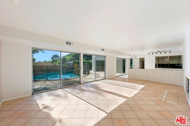 Building Photo - 1054 Enchanted Way