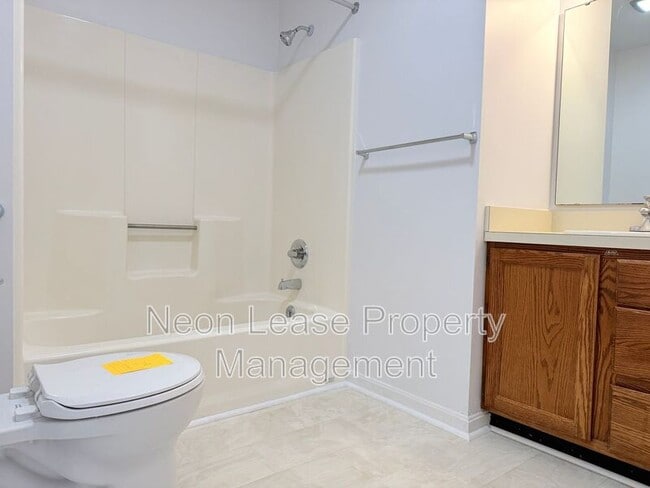 Building Photo - 400 Franklin St