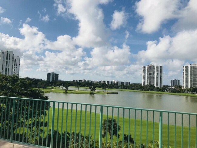 Building Photo - 19900 E Country Club Dr