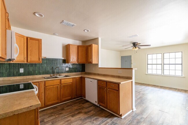 Building Photo - 2233 Fannin St