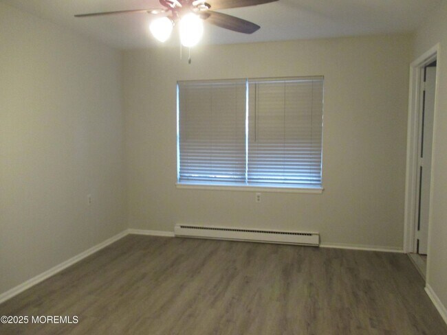 Building Photo - 111B Edinburgh Ln