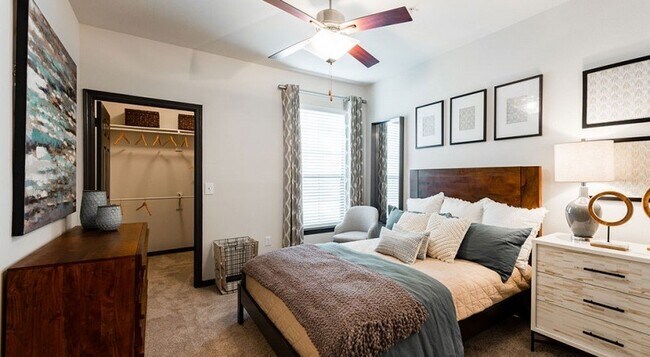 Primary Photo - 1930 Kingsley Dr