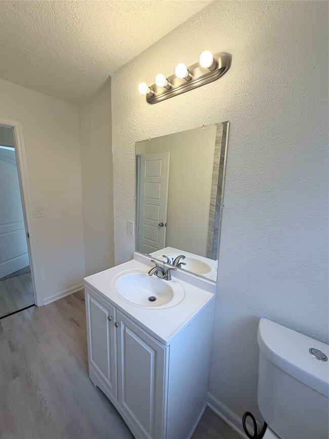 Building Photo - 8837 Oak Knoll Ln