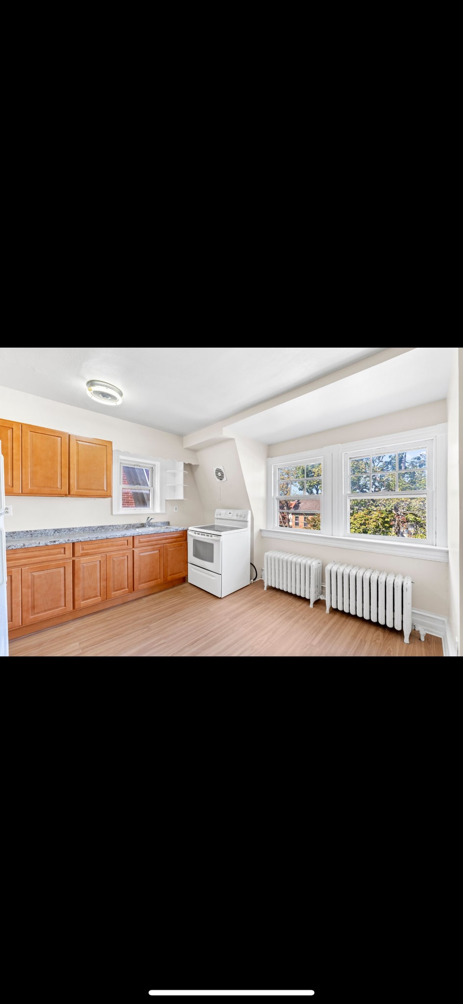 Building Photo - 1420 W Linden St