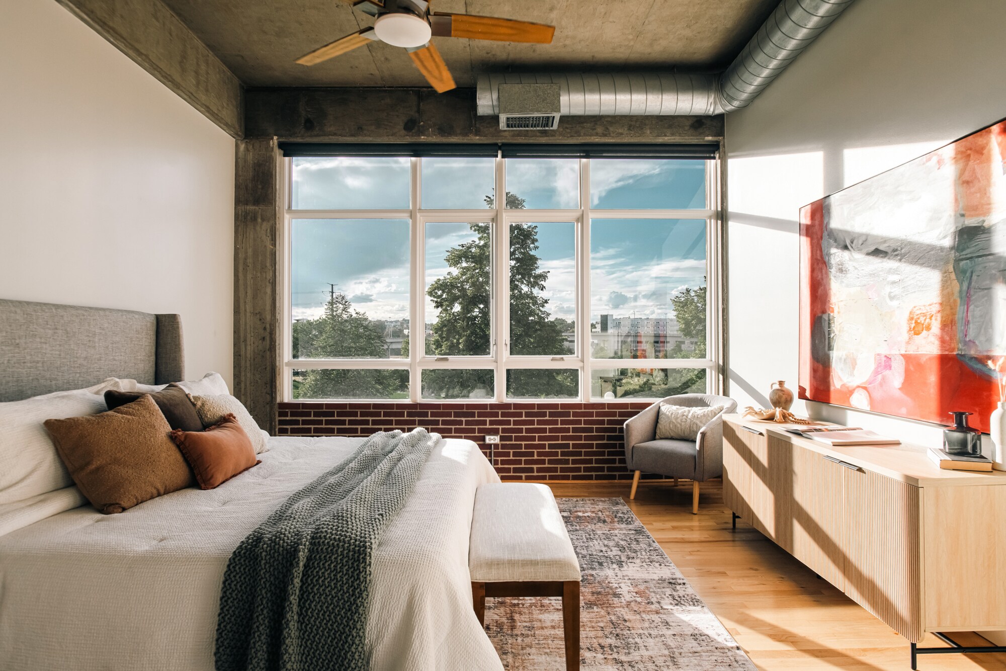 Building Photo - 2000 Little Raven St