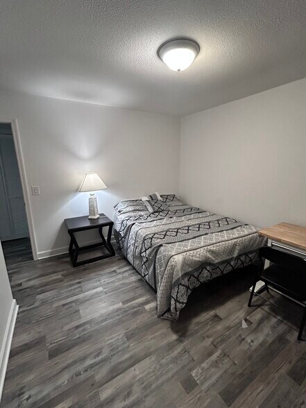 Building Photo - 1223 Poplar Ave