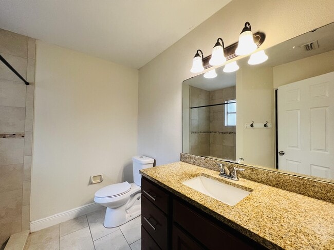 Building Photo - 612 Sherwood Oaks Cir