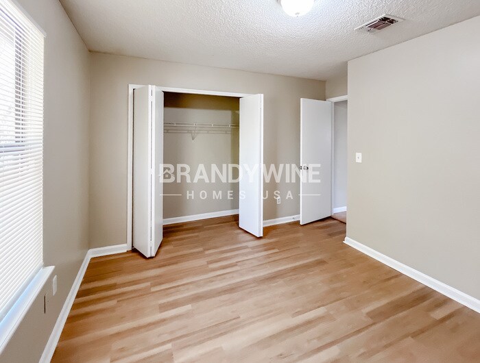 Building Photo - 7901 Winterwood Cir N