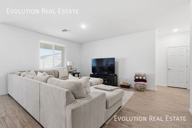 Building Photo - 5532 W Coplen Farms Rd