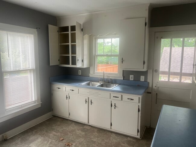 Building Photo - 1625 Catherine Dr