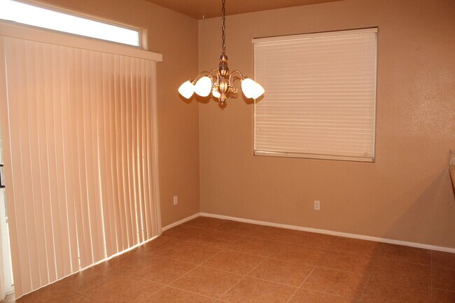 Building Photo - Beautiful 3 bedroom home in Southern Highl...