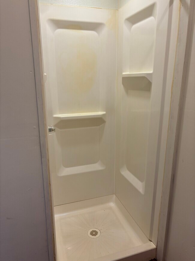 Bathroom - 1326 W Pratt St