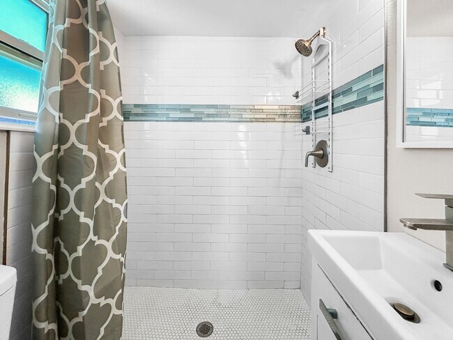 Building Photo - 14135 Palm St