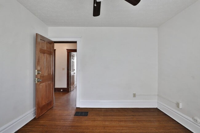 Building Photo - 117 E Lane Ave