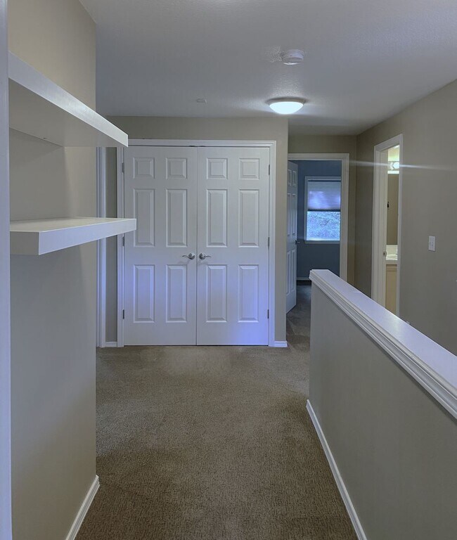 Building Photo - Beautiful Sherwood Home backs to Greenspac...