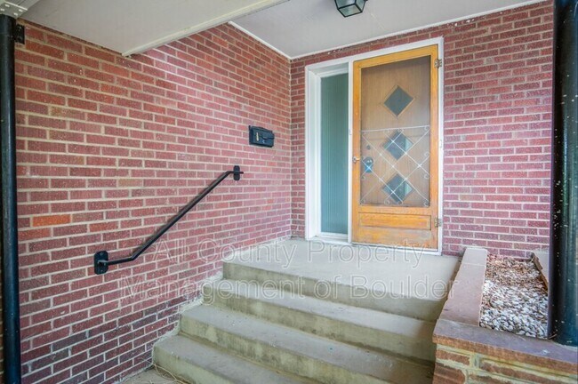 Building Photo - 2360 Balsam Dr