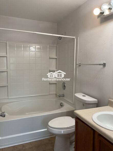 Building Photo - 3107 Meadow Knoll Dr