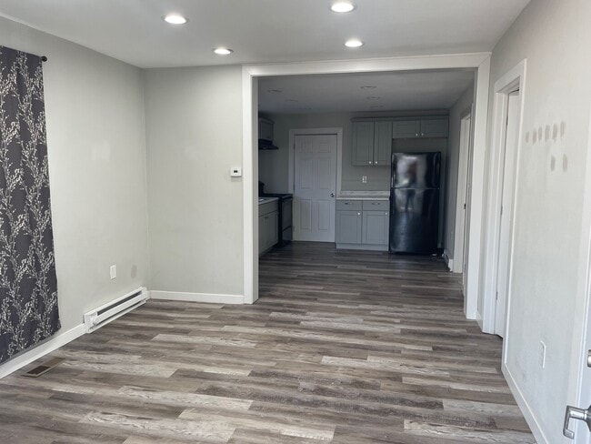 Building Photo - 917 7th Ave S