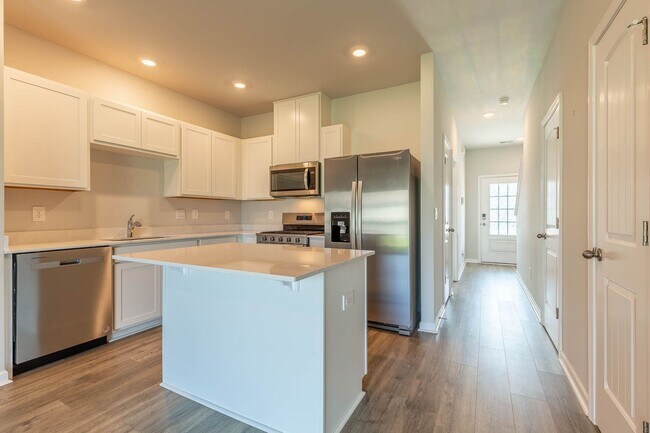 Building Photo - 626 Longtail Ln