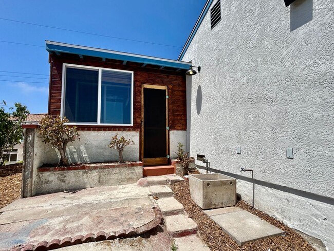 Building Photo - Charming 2 Bed / 2 Bath Coastal Retreat with Ocean Views in Ocean Beach
