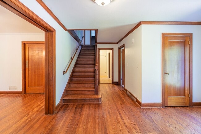 Building Photo - Luxurious Portland Heights home tucked away on a private street on nearly half an acre.