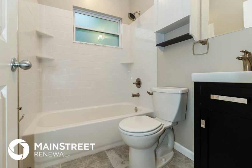 Building Photo - 723 Sunset Dr