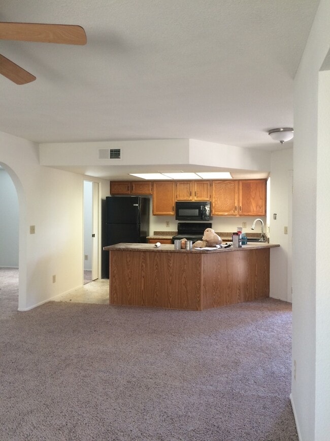 Building Photo - Beautiful 55+ Ahwatukee neighborhood spaci...