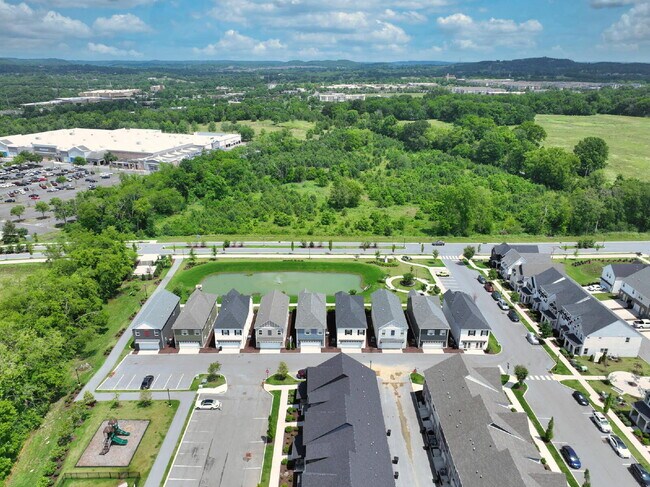 Building Photo - Like-New Modern Townhome Near Dining, Shopping, Trails & Old Hickory Lake