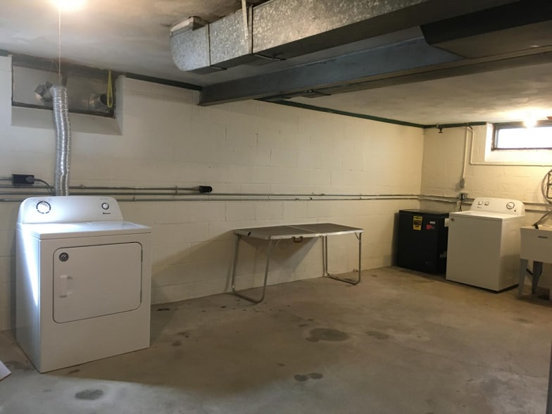 Building Photo - 6907 Gerald Ave