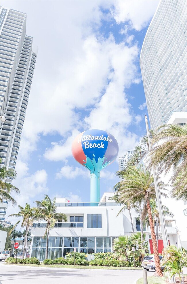 Building Photo - 401 Golden Isles Dr